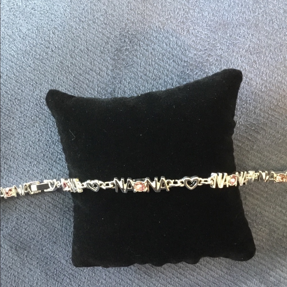 Avon Nana tennis Bracelet new in box - Picture 3 of 4